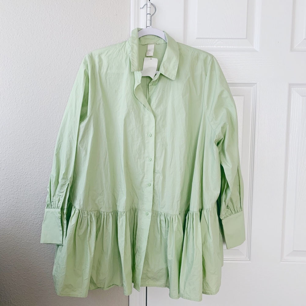 H&M women’s button down sage green shirt